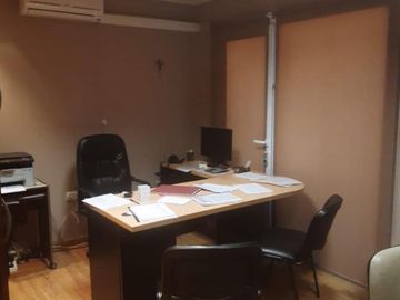 CASA EN ESQUINA + OFICINA, EN COMODORO RIVADAVIA