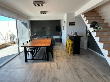 CASA 3 DORMITORIOS CON COCHERA Y PILETA