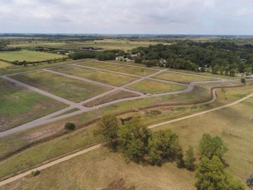 VENTA ESPECTACULAR LOTE, EXCELENTE UBICACION FRENTE AL HOWARD JOHNSON 600MT2, SE ESCUCHAN OFERTAS, CHACRAS DE VILLA ADRIANA -CAÃUELAS-