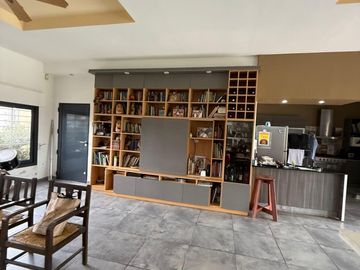 Vendo casa 4 dormitorios, Barrio Medico 2, zona norte, Parana