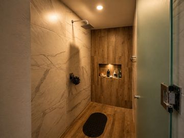 Casa en venta en Lomas de Angelopolis II, Parque Victoria, 4 recamaras.