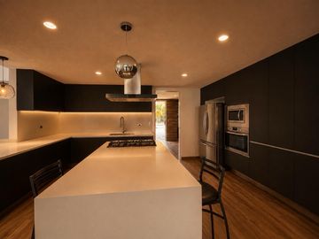 Casa en venta en Lomas de Angelopolis II, Parque Victoria, 4 recamaras.