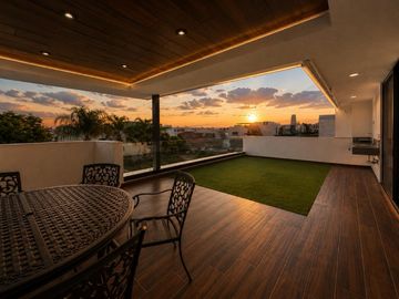 Casa en venta en Lomas de Angelopolis II, Parque Victoria, 4 recamaras.