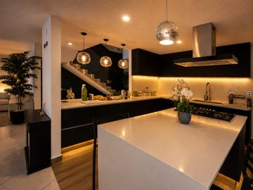 Casa en venta en Lomas de Angelopolis II, Parque Victoria, 4 recamaras.