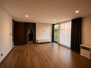 Casa en venta en Lomas de Angelopolis II, Parque Victoria, 4 recamaras.