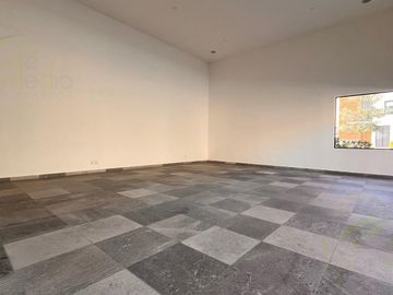Casa con Roof Garden y Sala TV, en Venta en Nuevo Refugio, Querétaro