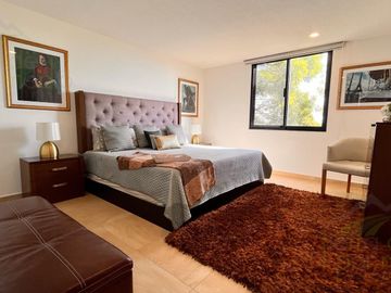 Casa con Roof Garden y Sala TV, en Venta en Nuevo Refugio, Querétaro