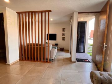 Casa con Roof Garden y Sala TV, en Venta en Nuevo Refugio, Querétaro