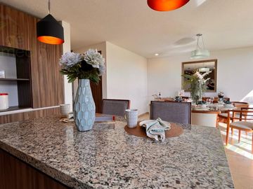 Casa con Roof Garden y Sala TV, en Venta en Nuevo Refugio, Querétaro