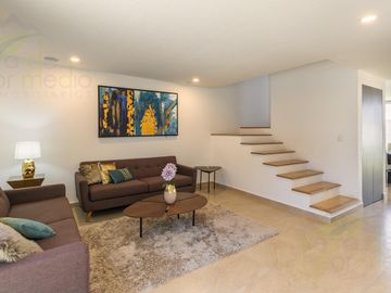 Casa con Roof Garden y Sala TV, en Venta en Nuevo Refugio, Querétaro