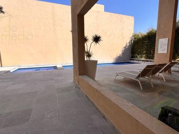 Casa con Roof Garden y Sala TV, en Venta en Nuevo Refugio, Querétaro