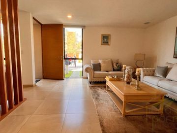 Casa con Roof Garden y Sala TV, en Venta en Nuevo Refugio, Querétaro