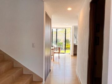 Casa con Roof Garden y Sala TV, en Venta en Nuevo Refugio, Querétaro