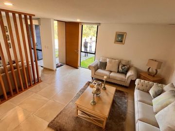 Casa con Roof Garden y Sala TV, en Venta en Nuevo Refugio, Querétaro