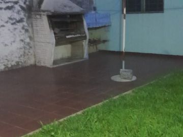 CASA AMERICANA  3 AMB VENDE CASTELAR