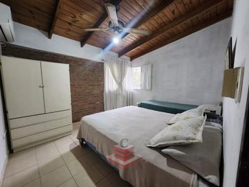 EN VENTA IMPECABLE CASA EN SANTA CRUZ DEL LAGO REF: 2183