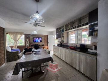 EN VENTA IMPECABLE CASA EN SANTA CRUZ DEL LAGO REF: 2183