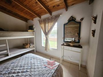 EN VENTA IMPECABLE CASA EN SANTA CRUZ DEL LAGO REF: 2183