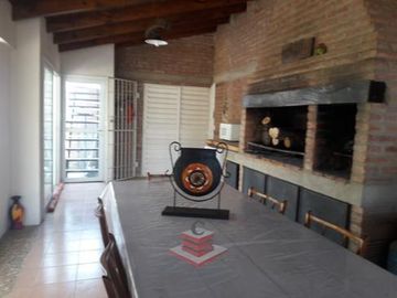 EN VENTA IMPECABLE CASA EN SANTA CRUZ DEL LAGO REF: 2183