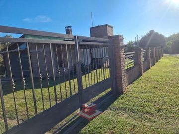 EN VENTA IMPECABLE CASA EN SANTA CRUZ DEL LAGO REF: 2183