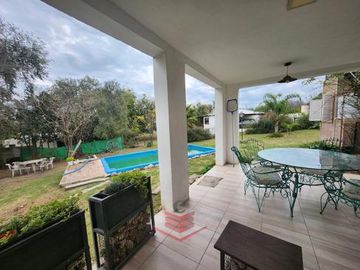 EN VENTA IMPECABLE CASA EN SANTA CRUZ DEL LAGO REF: 2183