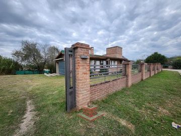 EN VENTA IMPECABLE CASA EN SANTA CRUZ DEL LAGO REF: 2183