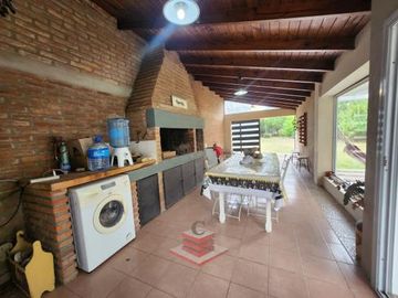 EN VENTA IMPECABLE CASA EN SANTA CRUZ DEL LAGO REF: 2183