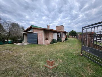 EN VENTA IMPECABLE CASA EN SANTA CRUZ DEL LAGO REF: 2183