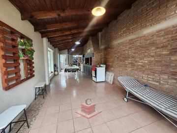 EN VENTA IMPECABLE CASA EN SANTA CRUZ DEL LAGO REF: 2183