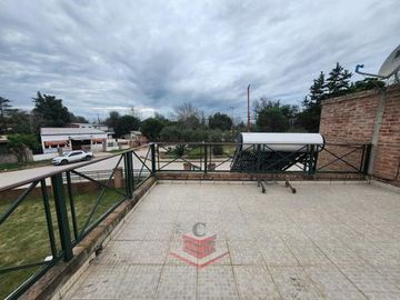 EN VENTA IMPECABLE CASA EN SANTA CRUZ DEL LAGO REF: 2183