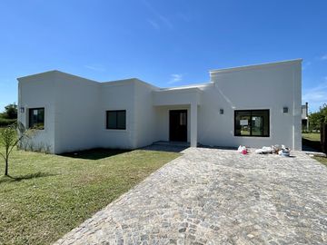 Casa A Estrenar en San Matias en Venta con Piscina