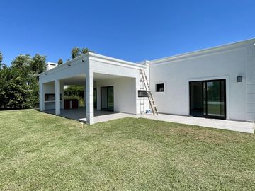 Casa A Estrenar en San Matias en Venta con Piscina