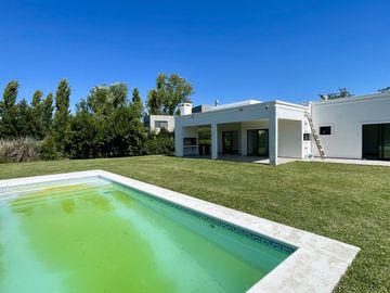 Casa A Estrenar en San Matias en Venta con Piscina