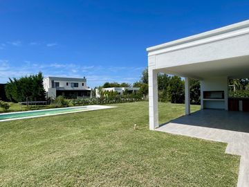 Casa A Estrenar en San Matias en Venta con Piscina