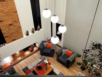 CASA EN URB. CAPELO VALLE DE LOS CHILLOS