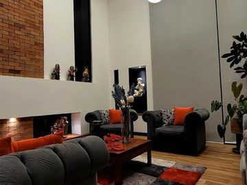 CASA EN URB. CAPELO VALLE DE LOS CHILLOS