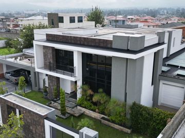 CASA EN URB. CAPELO VALLE DE LOS CHILLOS