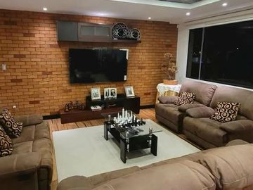 CASA EN URB. CAPELO VALLE DE LOS CHILLOS