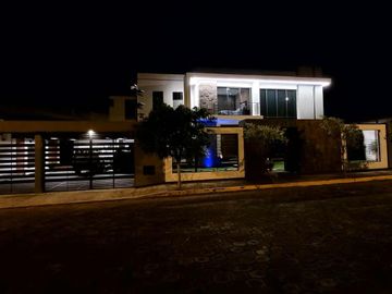 CASA EN URB. CAPELO VALLE DE LOS CHILLOS