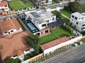 CASA EN URB. CAPELO VALLE DE LOS CHILLOS