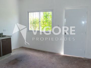 Casa en alquiler c/ cochera en Carlos Spegazzini