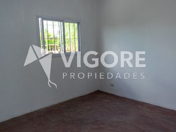 Casa en alquiler c/ cochera en Carlos Spegazzini