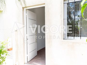 Casa en alquiler c/ cochera en Carlos Spegazzini