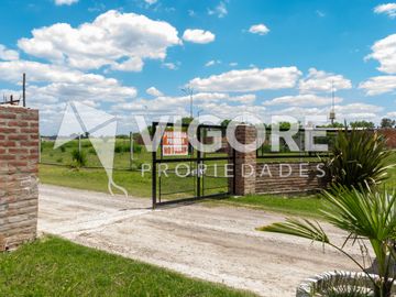 Casa en alquiler c/ cochera en Carlos Spegazzini