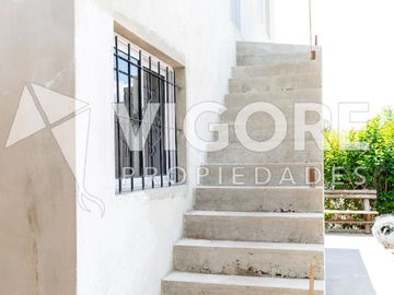 Casa en alquiler c/ cochera en Carlos Spegazzini