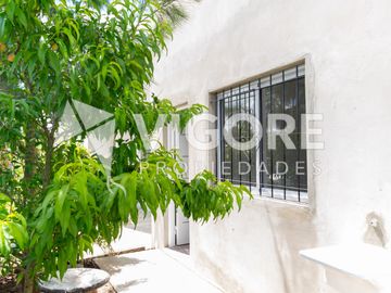 Casa en alquiler c/ cochera en Carlos Spegazzini