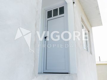 Casa en alquiler c/ cochera en Carlos Spegazzini