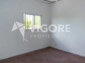 Casa en alquiler c/ cochera en Carlos Spegazzini