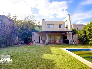 Casa en venta en Bº Santa Maria De Los Olivos. Malvinas.