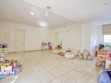 Casa en venta en Bº Santa Maria De Los Olivos. Malvinas.